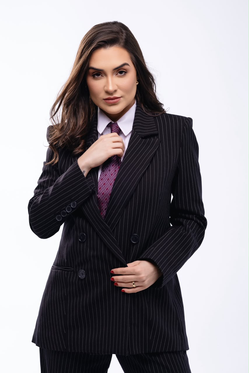 Dra. Letícia Ávila